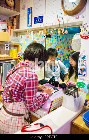 Cat cafe di Tokyo Foto Stock