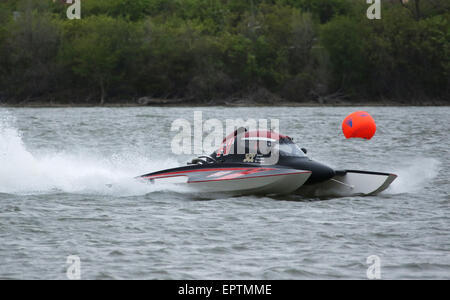 2015 APBA, American Power Boat Association, Regione 6, testare e ottimizzare il giorno al Lago Eastwood, Dayton, Ohio, Stati Uniti d'America. Barca E17. Foto Stock