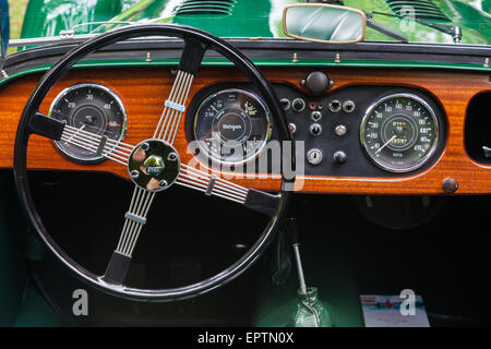 Cruscotto di un verde morgan 4 britannico vettura sportiva in occasione di una mostra in Vancouver Foto Stock