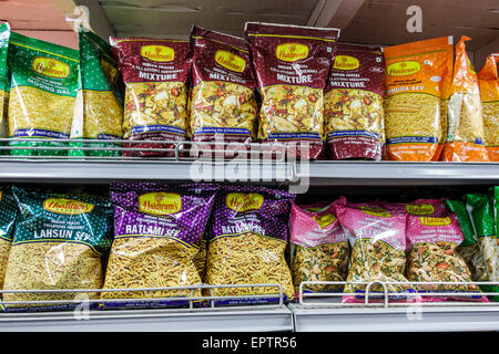 Mumbai India, Colaba, Mahatma Gandhi Road, Sahkari Bhandar, Sahakari, negozio di alimentari, supermercato, interno, shopping shopper shopping negozi di mercato Foto Stock