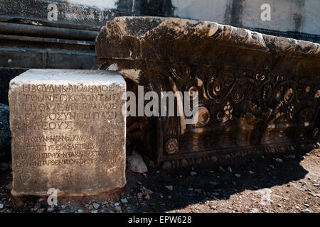 Blocco di pietra antiche iscrizioni greche Foto Stock