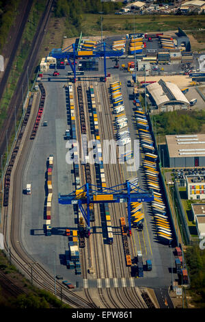 Logport con terminali del contenitore con la nuova gru di sollevamento, Friemersheim, Duisburg, distretto della Ruhr, Nord Reno-Westfalia, Germania Foto Stock