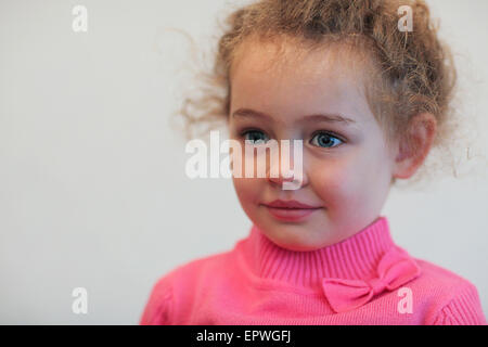 Ritratto di un bel giovane bambina di tre anni Foto Stock