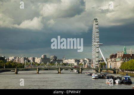 Pomeriggio sul Tamigi in Westminster, Londra, Inghilterra. Foto Stock