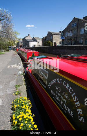 Città di Skipton, Inghilterra. Molla di pittoresca vista di Thanet ramo del Leeds a Liverpool Canal. Foto Stock