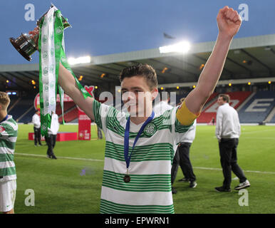 Glasgow, Scozia. 21 Maggio, 2015. Little Big Shot Gioventù scozzese finale di coppa. Celtic versus Rangers. Capitano Connor McManus © Azione Sport Plus/Alamy Live News Foto Stock