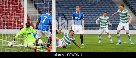 Glasgow, Scozia. 21 Maggio, 2015. Little Big Shot Gioventù scozzese finale di coppa. Celtic versus Rangers. Sam Wardrop ha segnato il gol di apertura © Azione Sport Plus/Alamy Live News Foto Stock