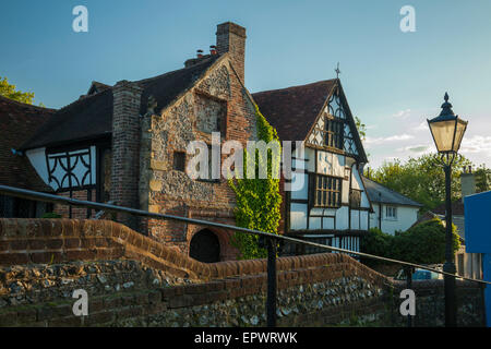 La molla nel pomeriggio il villaggio di Ditchling, East Sussex, Inghilterra. Foto Stock