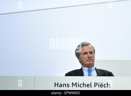 Neckarsulm, Germania. 22 Maggio, 2015. Membro del consiglio di sorveglianza di Audi AG, Hans Michel Piëch, assiste le società del Gruppo Generali in Neckarsulm, Germania, 22 maggio 2015. Credito: dpa picture alliance/Alamy Live News Foto Stock