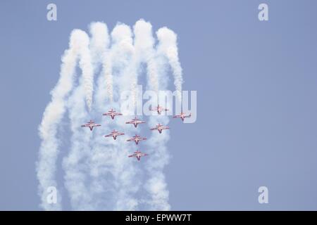 Canadian Air force 'Snowbirds' eseguire nel loro CT-114 Tutor presso la grande New England Air Show, Westover riserva d'aria di base di massa, Foto Stock