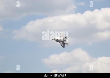 United States Air Force F 22A Raptor jet fighter dispaying presso la grande New England, Airshow Westover riserva d'aria di base, 2015 Foto Stock