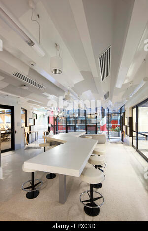 Bianco area di studio in Swanston edificio accademico, RMIT, Melbourne, Australia Foto Stock