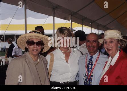 MARTHA STEWART con Joan Amburgo (ultimo) al XXI Hampton Classic horse show Bridgehampton 1996.k5996WW. © Walter Weissman/Globe foto/ZUMA filo/Alamy Live News Foto Stock