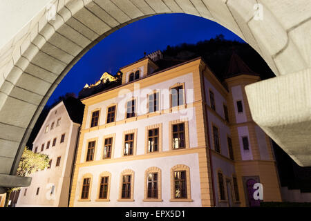 Il Liechtenstein Vaduz, Liechtenstein Museo Nazionale visto attraverso arch Foto Stock