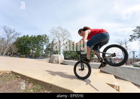 BMX Rider fare trucchi Foto Stock
