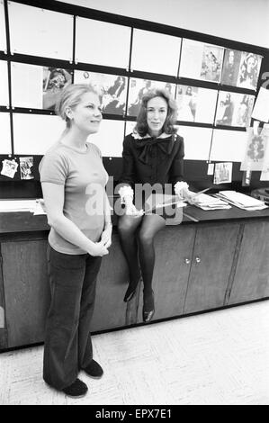 Helen Gurley Brown, 18 febbraio 1922 al 13 agosto 2012, l'autore americano, publisher e imprenditrice. In particolare, ella era redattore capo della rivista cosmopolita per 32 anni. Nella foto nel suo ufficio di New York, 22 maggio 1970. Foto Stock