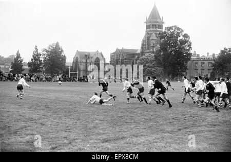 Warwick v Londra vespe, Rugby Union corrispondono a scuola di Rugby, Rugby, Warwickshire, ottobre 1966. Foto Stock