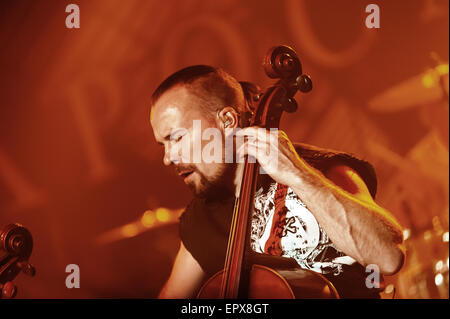 Apocalyptica finlandese della banda metallica da Helsinki. US Tour 2015. Raleigh, North Carolina, teatro Lincoln, 19 maggio 2015 Foto Stock