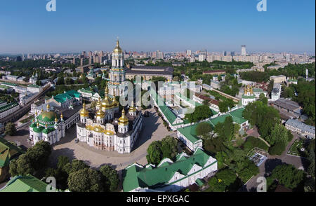 Vista aerea del Kiev-Pechersk Lavra a molla Foto Stock