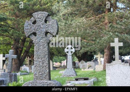 croce celtica nel cimitero penznace Foto Stock