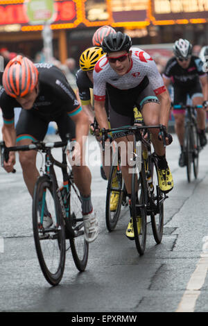 Aberystwyth, Regno Unito, 22 maggio, 2015. Ed ciclisti professionisti ha preso per le strade di Aberystwyth per il round 3 della perla Izumi Tour serie. Credito: Jon Freeman/Alamy Live News Foto Stock