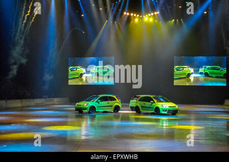 Belfast, Irlanda del Nord. 22 Maggio 2015 - Paul Swift guida Stunt team mette su un display durante la Clarkson, Hammond e possono vivere Credito: Stephen Barnes/Alamy Live News Foto Stock