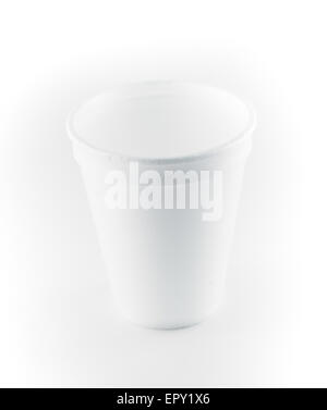 Styrofoam monouso tazza bianca isolata su uno sfondo bianco Foto Stock