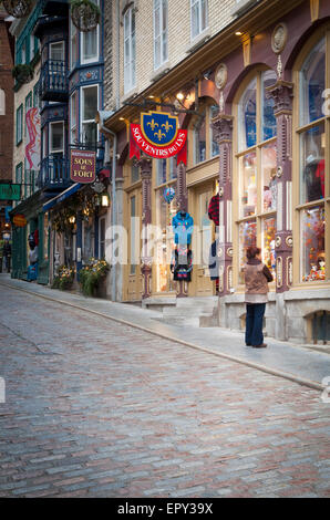 Negozio di souvenir in segno inferiore, Vieux Quebec City, in Canada Foto Stock