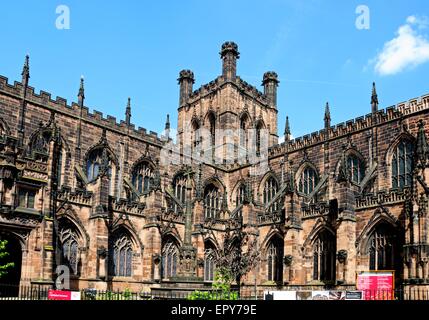 Cattedrale Chiesa di Cristo e della Beata Vergine Maria a sud anteriore, Chester, Cheshire, Inghilterra, Regno Unito, Europa occidentale. Foto Stock