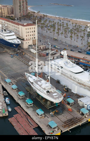 Angolo di alta vista di yacht a Marina, Barcelona, Catalogna, Spaincolor immagine, Canon 5DmkII Foto Stock