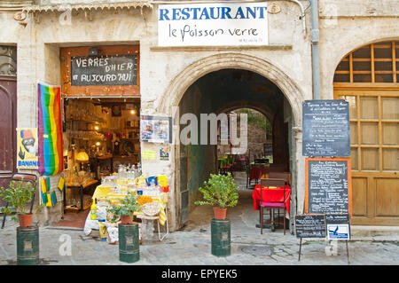 Scena di strada in Pezenas, Francia. Foto Stock