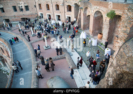 Roma, Italia. 21 Maggio, 2015. La mostra 'Città Eterna, Eterna" in marmo è costituito da una collezione di 40 opere di Pablo Atchugarry. Quasi tutti sono stati scolpiti dal marmo di Carrara. La mostra sarà presso i Fori Imperiali museo dal 22 maggio al 7 febbraio 2016. © Davide Fracassi/Pacific Press/Alamy Live News Foto Stock