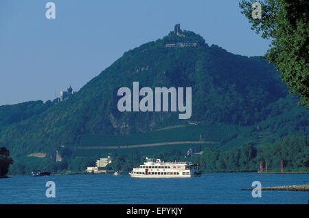 DEU, Germania, Siebenbirge, il Drachenfels montagna in Koenigswinter vicino a Bonn. DEU, Deutschland, Siebenbirge, am Drachenfe Foto Stock