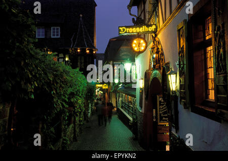 DEU, Germania, Rheingau, strada Drosselgasse Ruedesheim presso il fiume Reno. DEU, Deutschland, Rheingau, die Drosselgasse Foto Stock