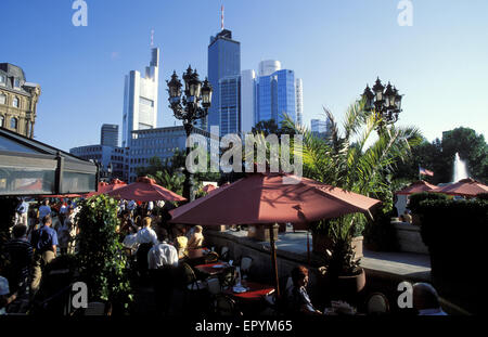 DEU, Germania, Hesse, Francoforte, l'opera square, sullo sfondo la Commerzbank, la torre principale e la Citybank. DEU, Deuts Foto Stock