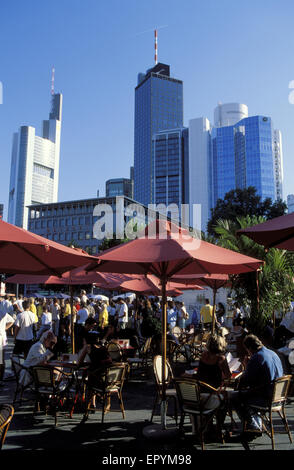 DEU, Germania, Hesse, Francoforte, l'opera square, sullo sfondo la Commerzbank, la torre principale e la Citybank. DEU, Deuts Foto Stock