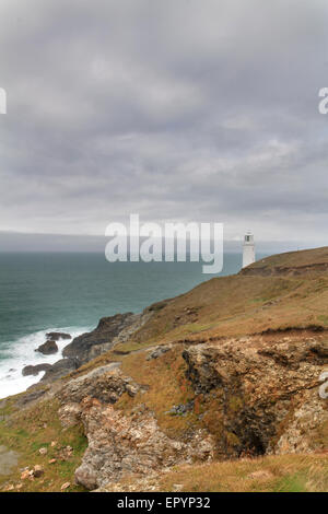 Trevose Capo Faro affacciato sull'oceano, Cornwall. Foto Stock