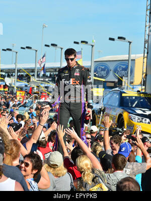 2014 Ford Championship Weekend - pre-gara cerimonie per la NASCAR Sprint Cup Series Ford EcoBoost 400 dotata di: Denny Hamlin,driver della #11 FedEx Express Toyota dove: Homestead Miami, Florida, Stati Uniti quando: 17 Nov 2014 Credit: Johnny Louis/WENN.com Foto Stock