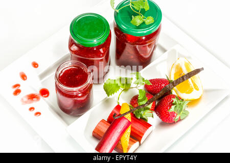 Marmellata di fragole e rabarbaro, limone e la vaniglia Foto Stock