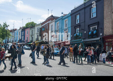 Notting Hill e Mercato di Portobello Road e il mercato dell'antiquariato più grande del mondo con oltre 1.000 rivenditori, London, England, Regno Unito Foto Stock