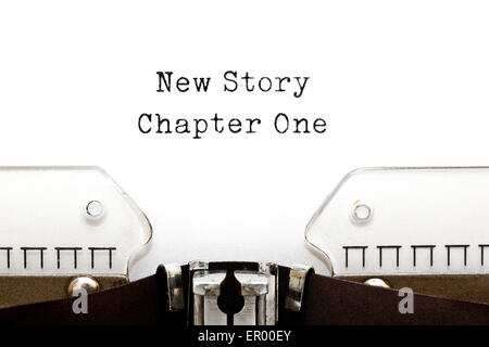 Nuovo capitolo Storia uno stampato su una macchina da scrivere vintage. Foto Stock