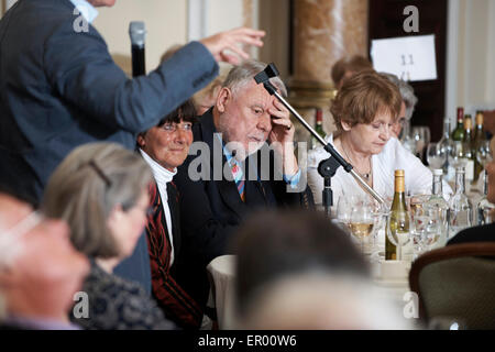 Andy McNab parlando al oldie pranzo letterario 19/05/15, con Terry Waite e Wendy Cope Foto Stock