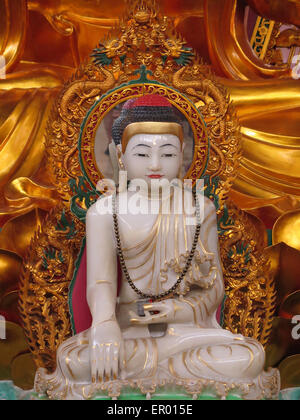 Statua di Buddha a Sam Poh tempio buddista, Brinchang, Cameron Highlands, Pahang, Malaysia, Asia Foto Stock