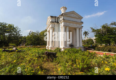 Visitare il Monumento del Parco (Aayi Mandapam) nel governo Park (parco Bharati), un punto di riferimento di Pondicherry, o Puducherry, Tamil Nadu, nell India meridionale Foto Stock