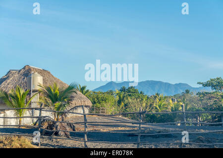 Casa sulla spiaggia di El Hawaii Guatemala Foto Stock