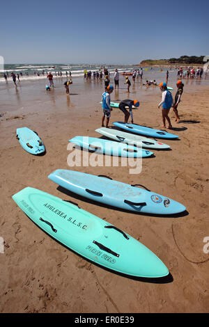 Surf life saving consigli durante un carnevale di surf. Anglesea, Victoria, Australia. Foto Stock