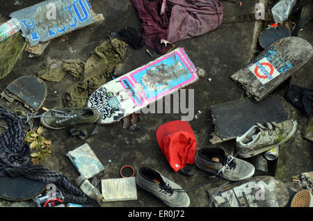 Londra, UK, 9 maggio 2014, il cimitero di skateboard in skaters che frequentano il South Bank su un lato est di supporto Hungerford b Foto Stock