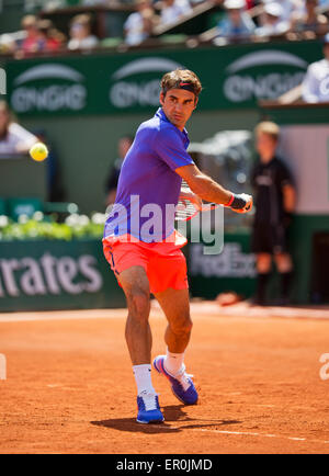 Francia, Parigi. Xxiv Maggio, 2015. Campo da tennis, Roland Garros, Roger Federer (SUI) Credito: Henk Koster/Alamy Live News Foto Stock