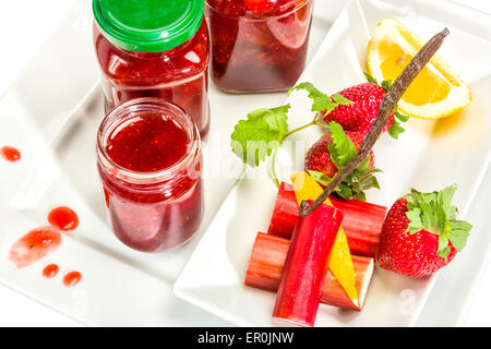 Marmellata di fragole e rabarbaro, limone e la vaniglia Foto Stock