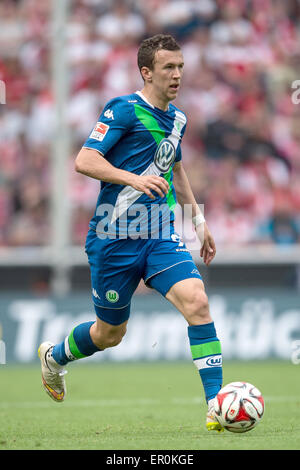 Colonia, Germania. 23 Maggio, 2015. Wolfsburg's Ivan Perisic in azione durante la Bundesliga tedesca partita di calcio tra 1. FC Koeln e VfL Wolfsburg in RheinEnergie Stadium di Colonia, Germania, 23 maggio 2015. Foto: MAJA HITIJ/dpa/Alamy Live News Foto Stock